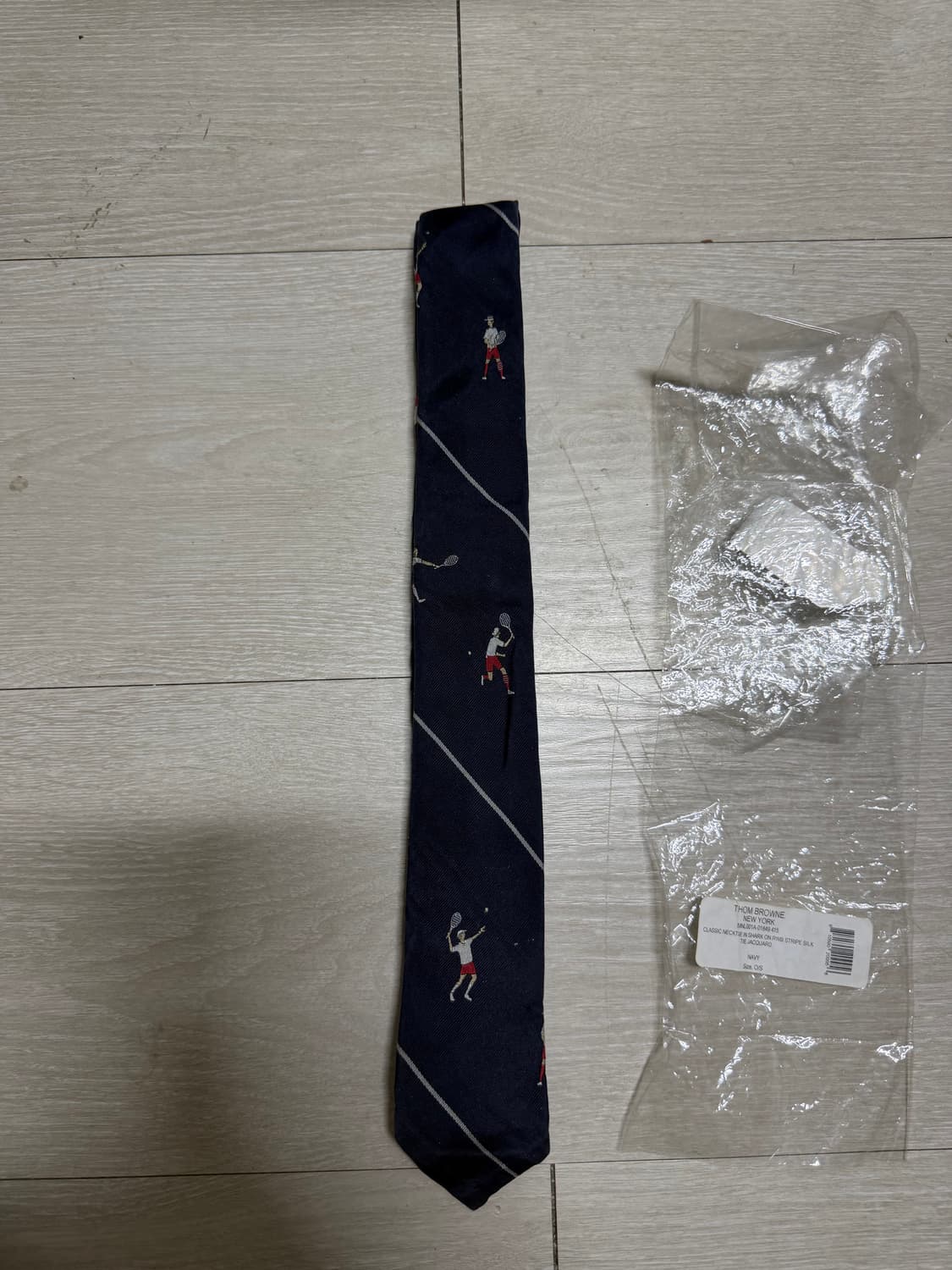 톰브라운 테니스 네이비 넥타이 타이 팝니다 상품이미지1