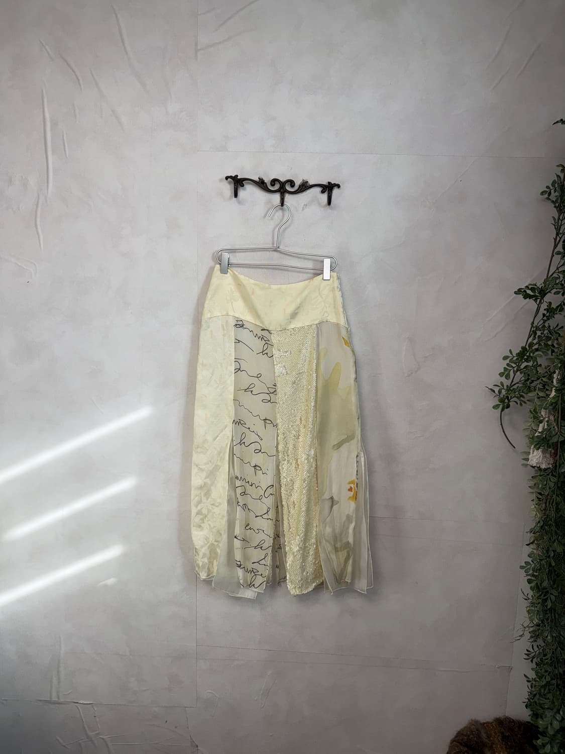 Ivory oriental floral lettering slit sk 상품이미지5