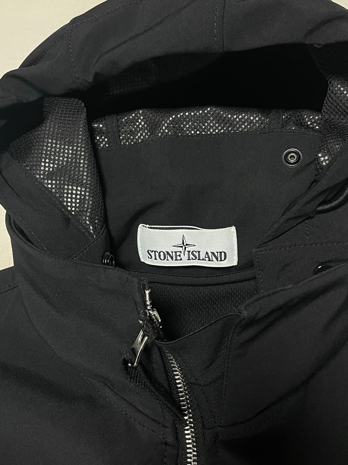 스톤아일랜드 소프트쉘 후드 자켓 [M]  상품이미지3