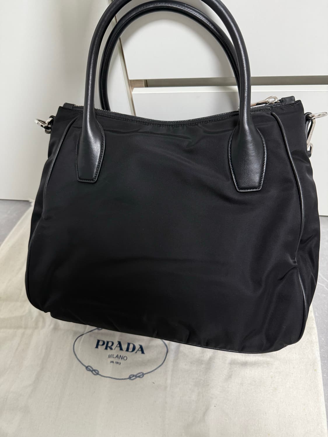 프라다 블랙 테수토 나일론 비텔로 숄더백 상품이미지3