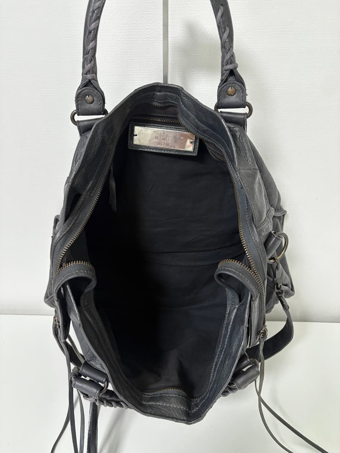 발렌시아가 시티 모터백 다크그레이 상품이미지9