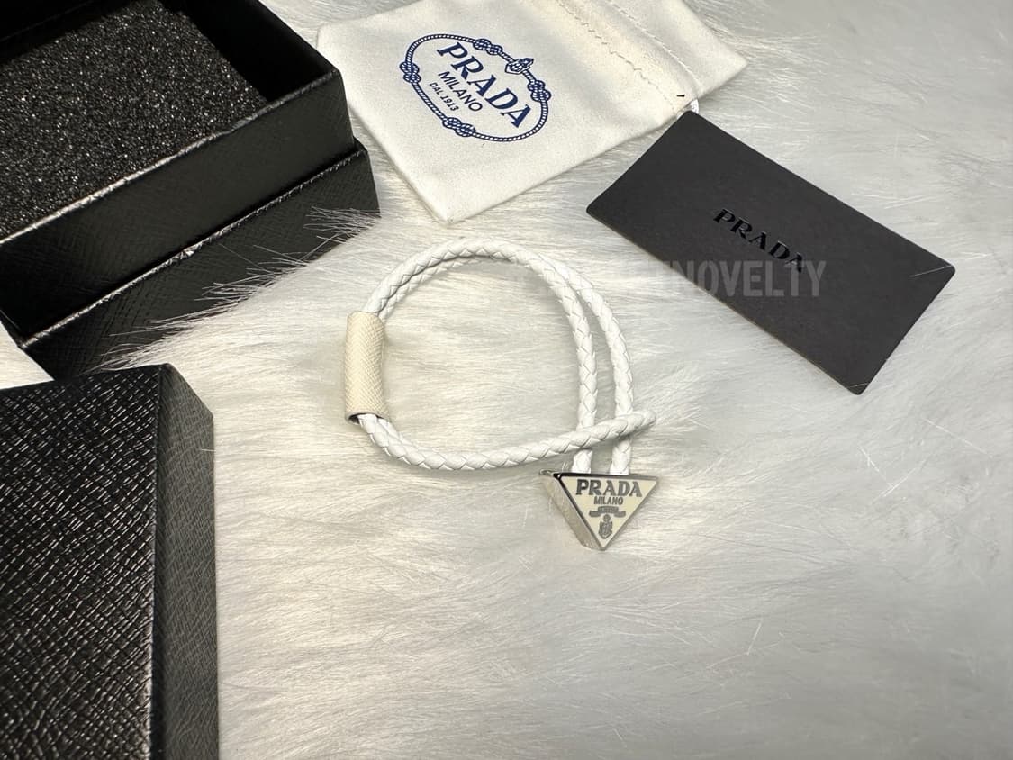 프라다 가죽 팔찌 화이트 풀박스 상품이미지5