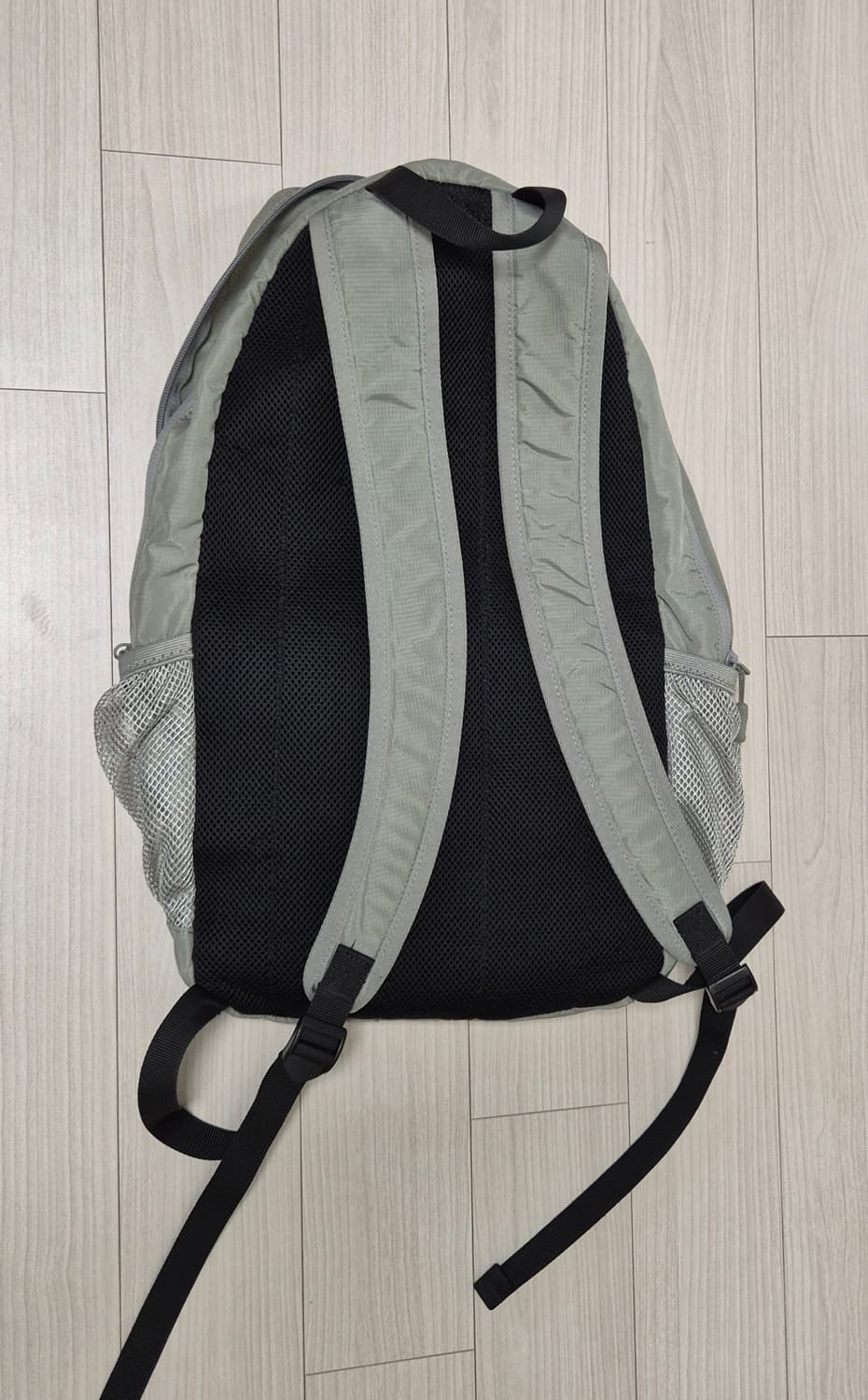 산산기어 백팩 그레이 23fw 상품이미지6