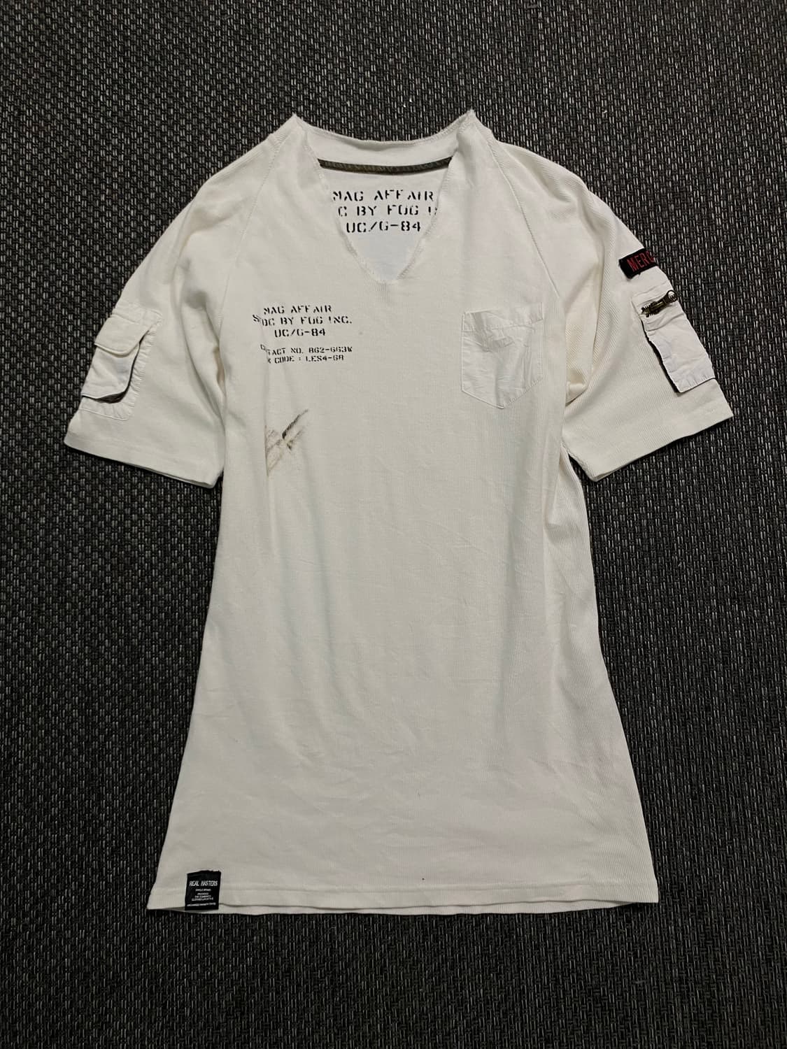 Patch&Pocket Detail White V-Neck Tee 상품이미지3
