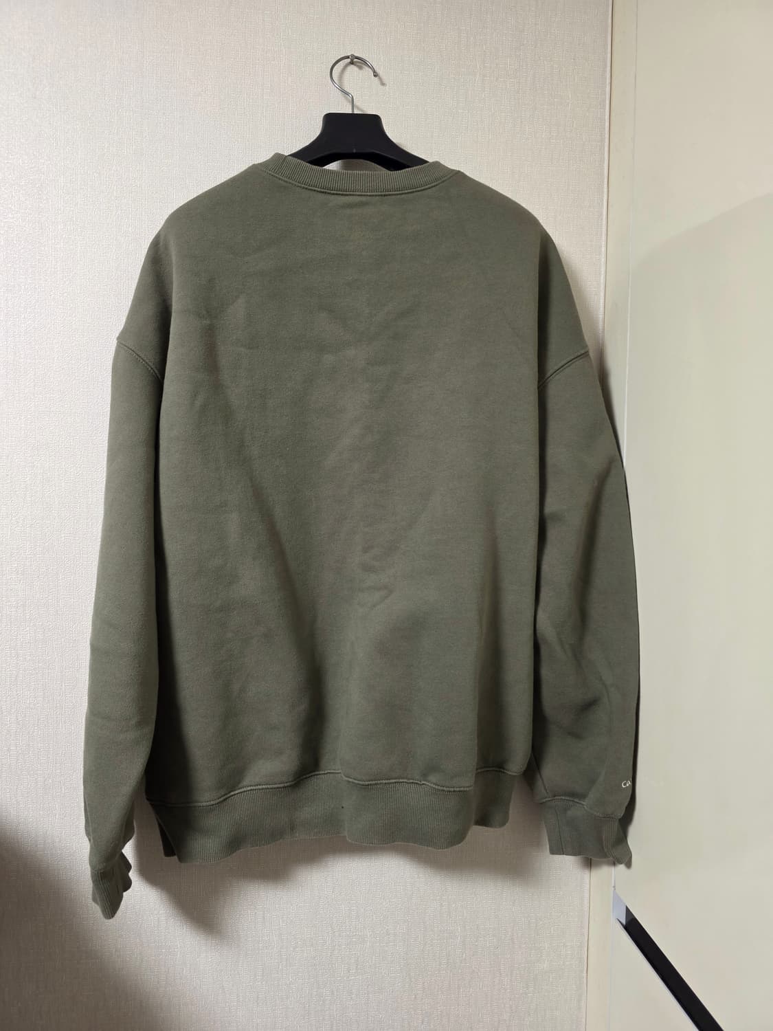 김메주와 고양이 유튜버 굿즈 올리브색 기모 맨투맨 상품이미지2