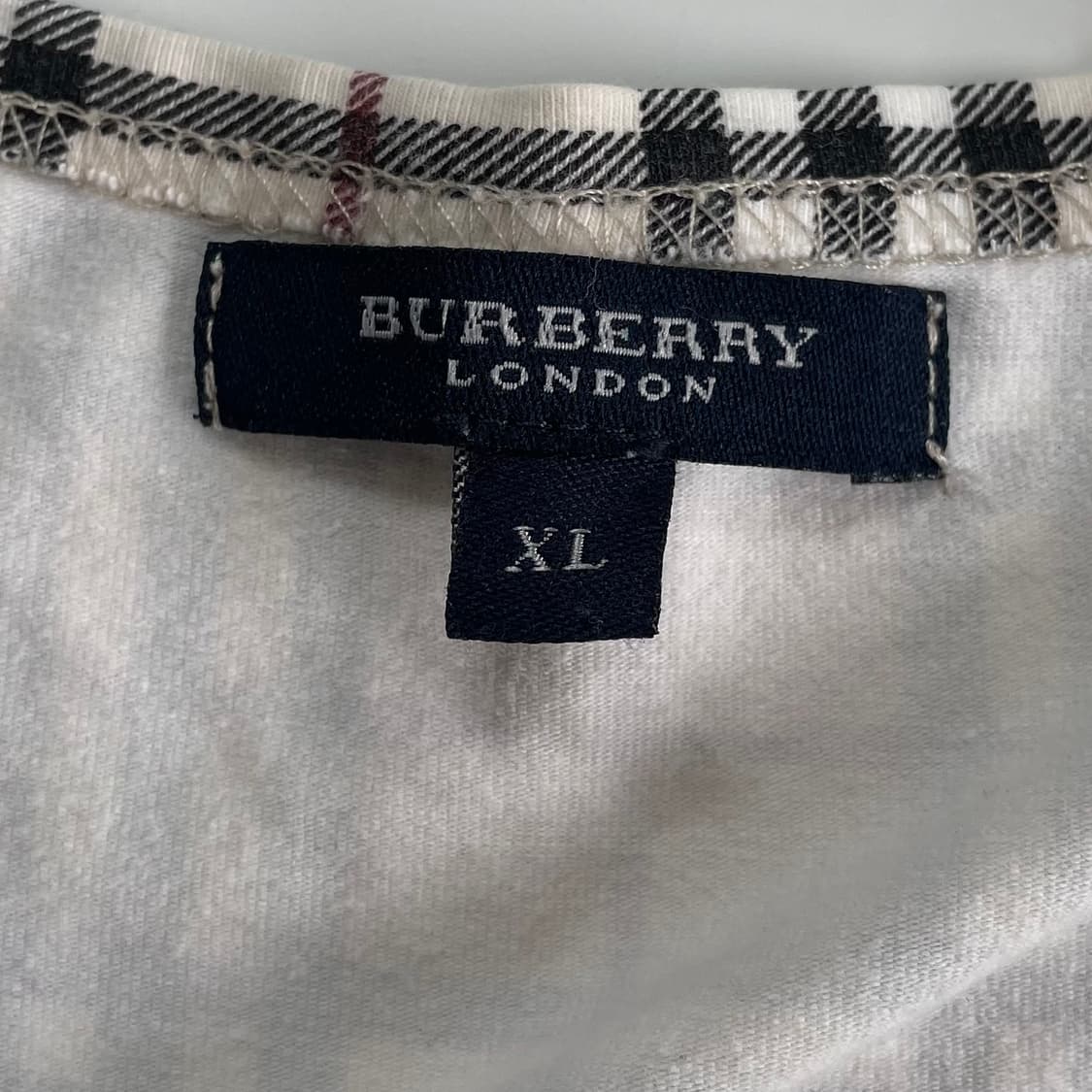 Burberry  버버리 노바체크 라운드 반팔 티셔츠 상품이미지3