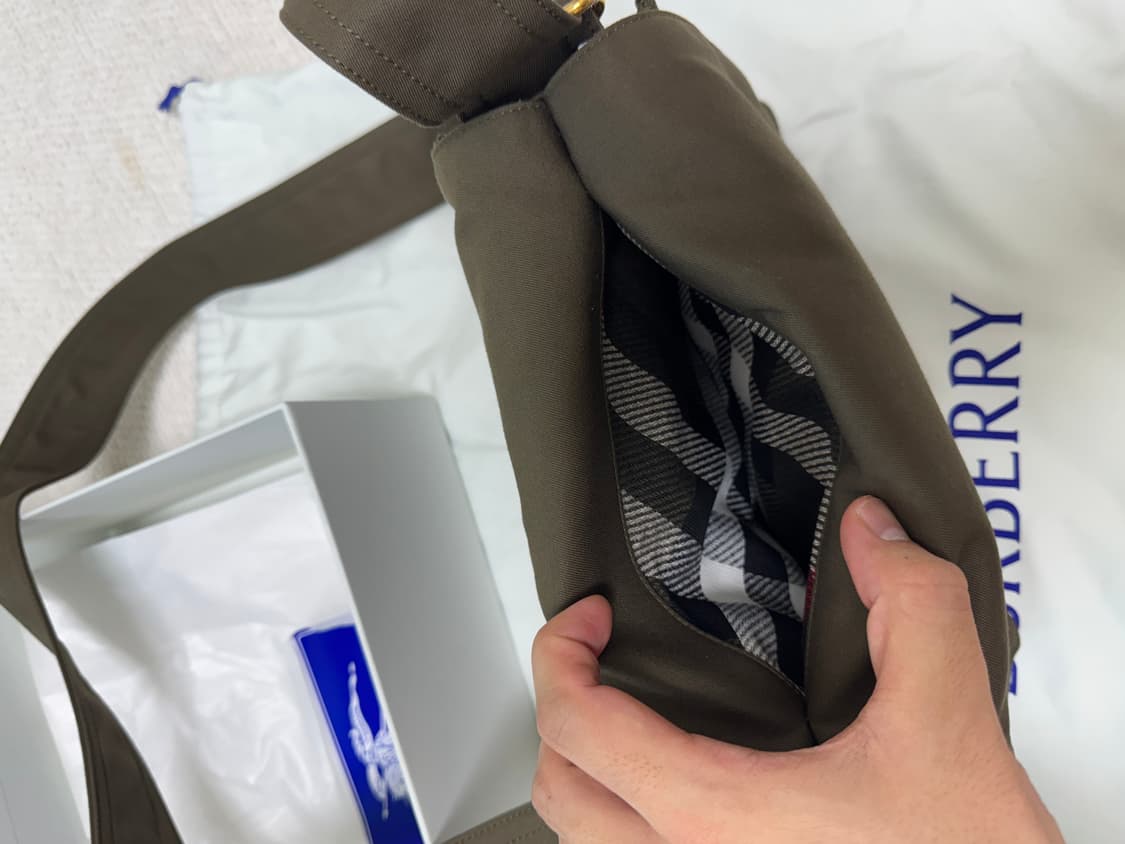 버버리 트렌치 크로스바디백 올리브(새상품) 상품이미지3