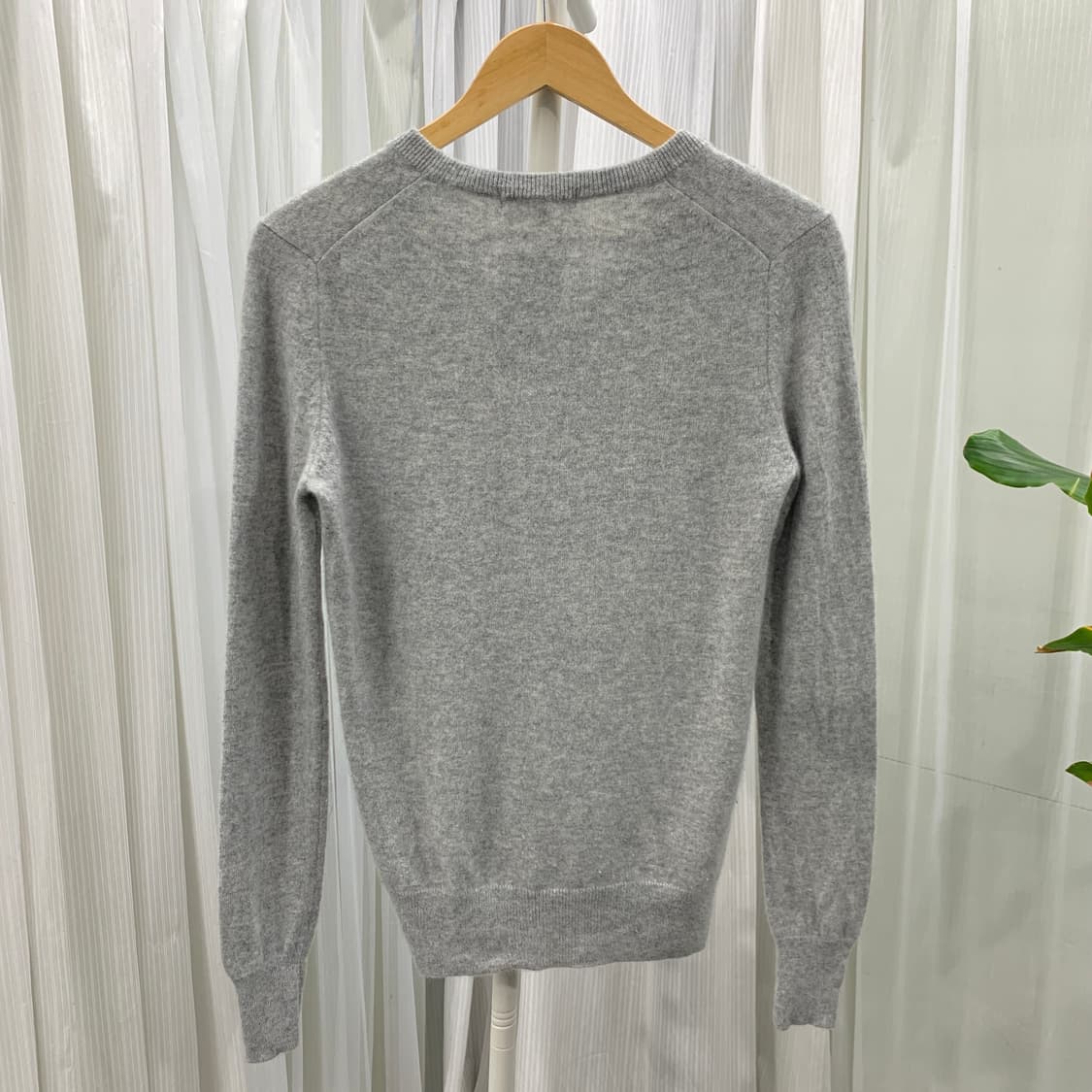 일본 유니클로 캐시미어 100 브이넥 니트 1758 상품이미지3