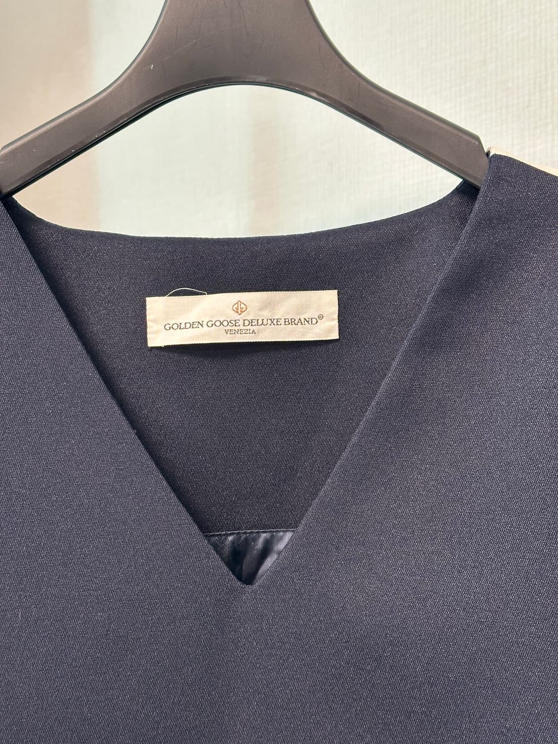 골든구스 네이비 배색 브이넥 맨투맨 S 상품이미지3