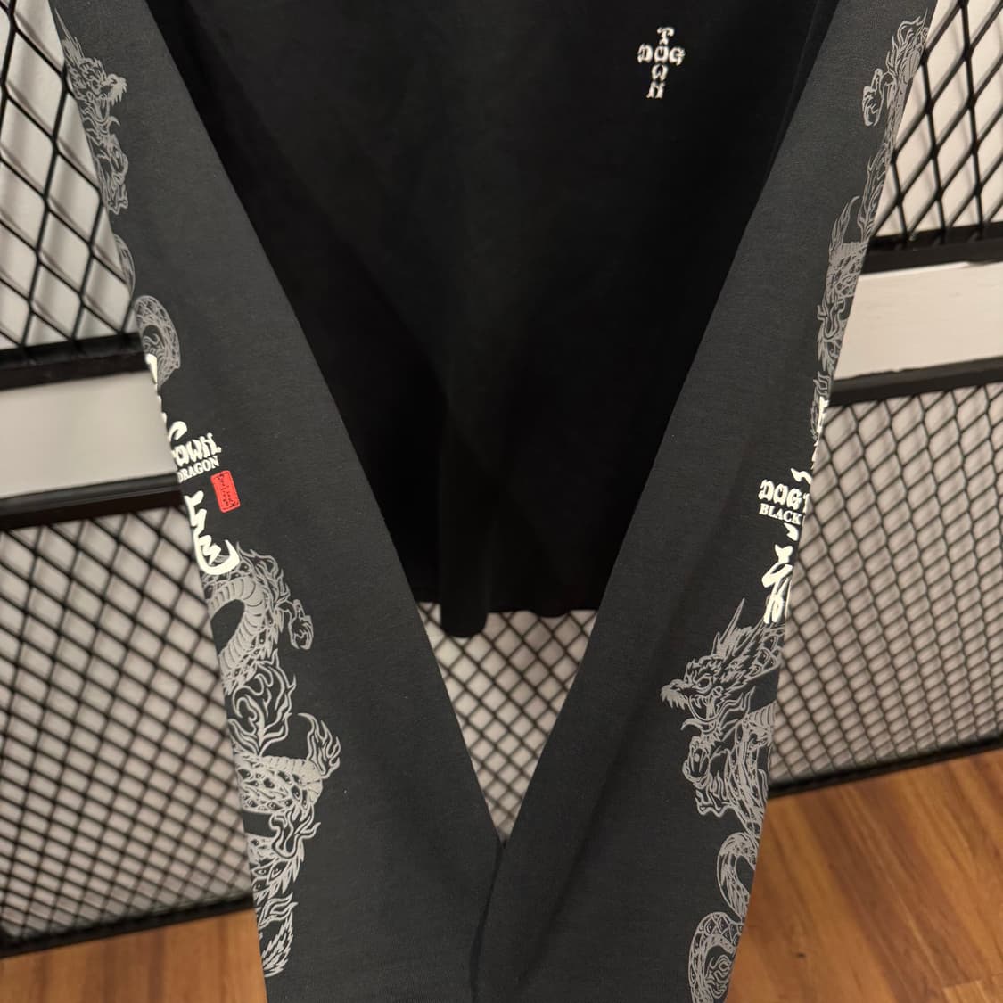 도그 타운 블랙 드래곤 롱 슬리브 흑룡 그래픽 프린팅 디테일 블랙 상품이미지7