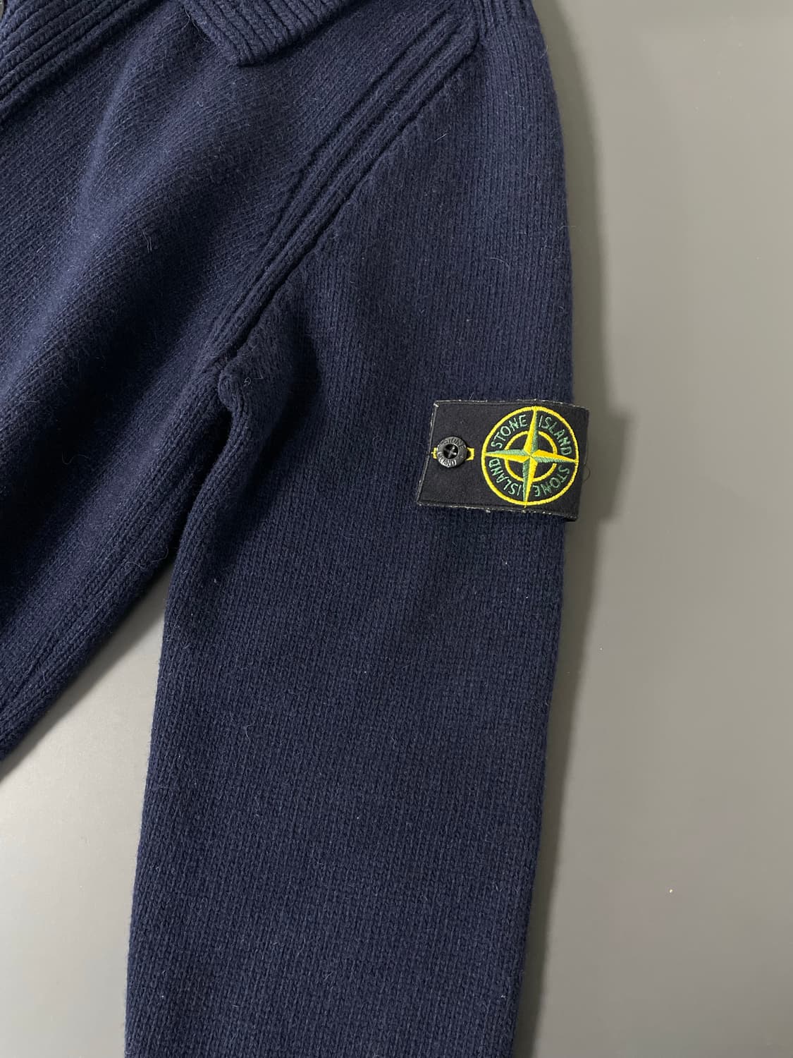 [M] 스톤아일랜드 와펜 버튼 집업 니트 가디건 상품이미지4