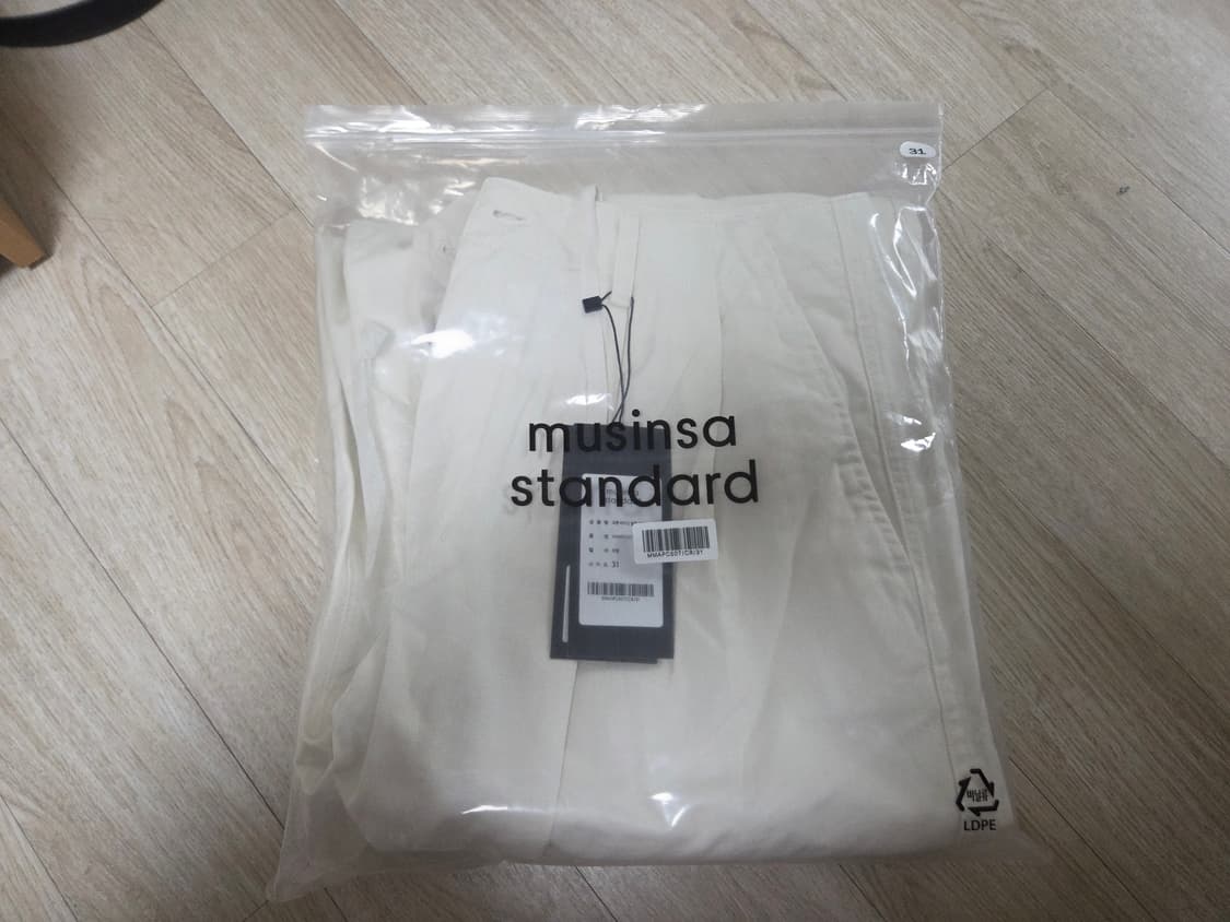 무신사스탠다드 코튼 와이드 벌룬팬츠 크림 31 (새상품) 상품이미지1