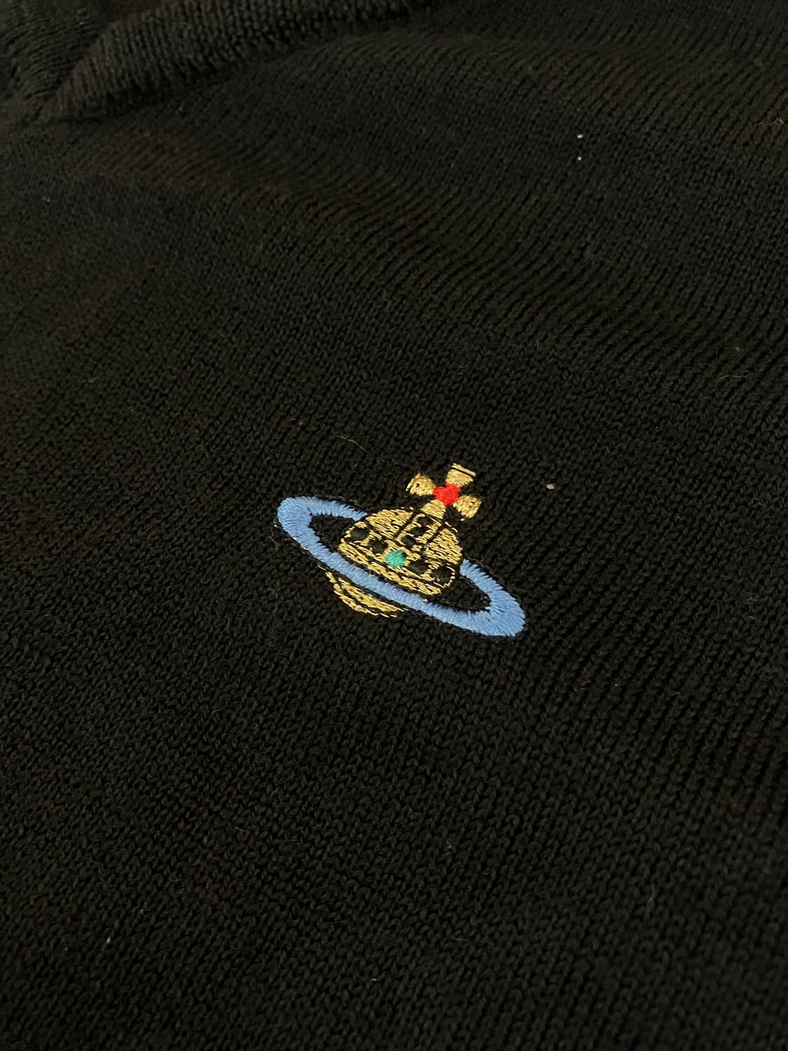 비비안 웨스트우드 레드라벨 딱붙핏 브이넥 울 니트 블랙 상품이미지2