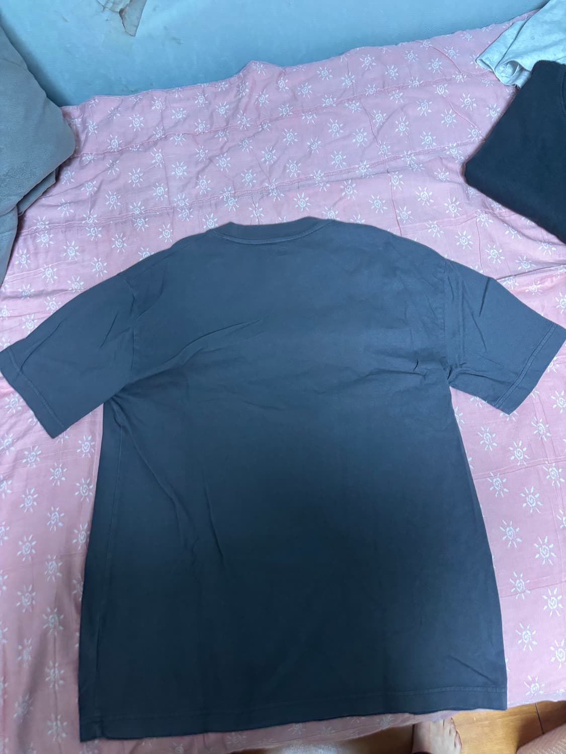 이지갭 반팔티 다크그레이 M사이즈 실착1회 새상품급 판매 상품이미지2