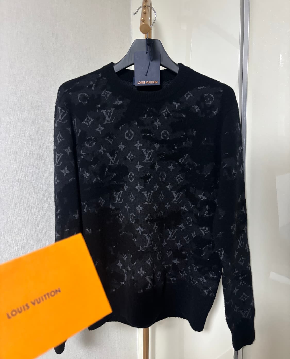 루이비통 디스트레스드 모노그램 크루넥 니트   상품이미지1
