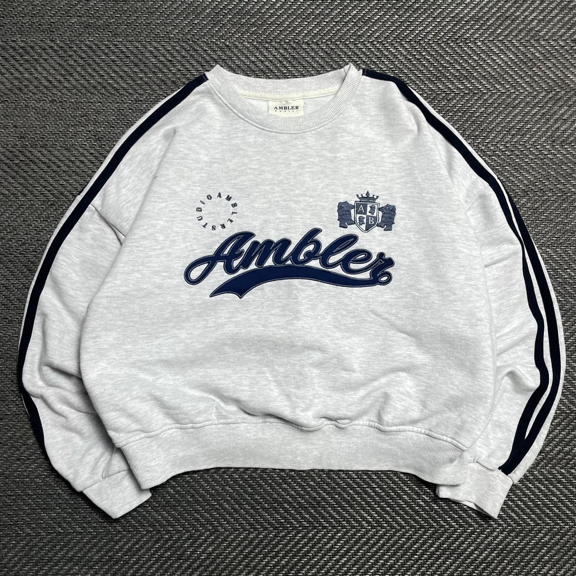 엠블러 빅로고 크롭 스웻 맨투맨 그레이o 5292 상품이미지1