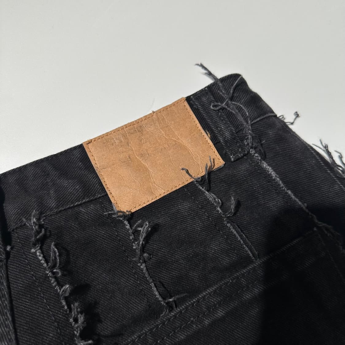 마뗑킴 컷팅 루즈 데님 팬츠 상품이미지7