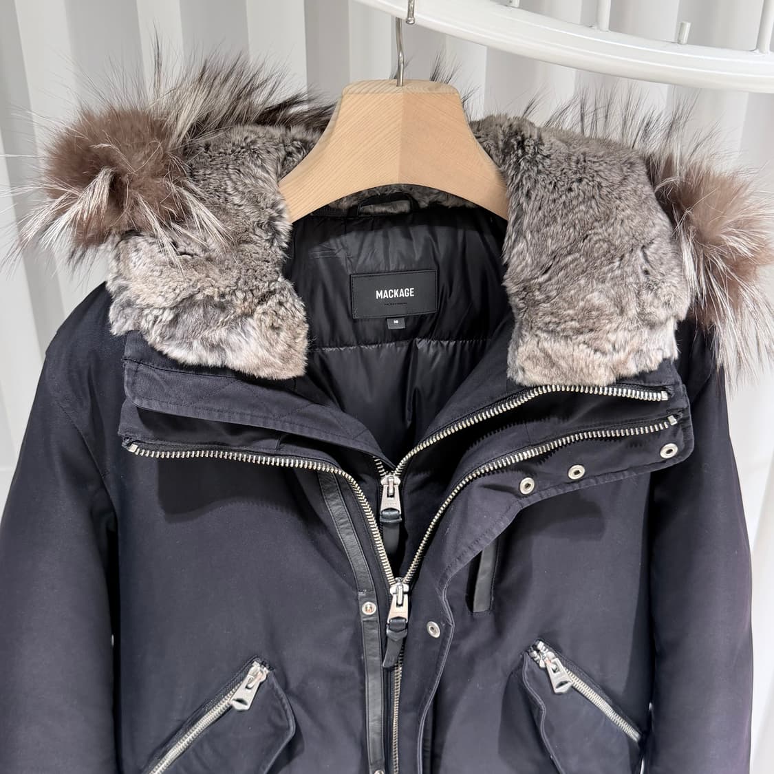 (A+/38) / 맥케이지 딕슨은장 실버퍼 패딩 자켓 블랙 상품이미지4