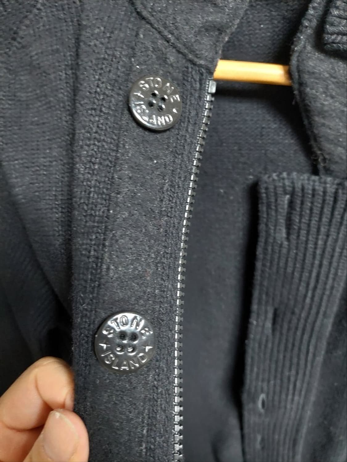 스톤아일랜드 블랙 니트 버튼 집업 가디건 상품이미지8