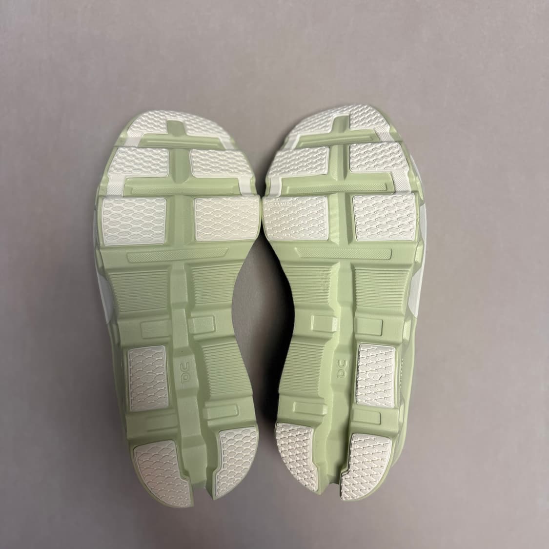 새상품 온러닝 파프(paf) 클라우드 몬스터 시들링 화이트 W280 상품이미지6