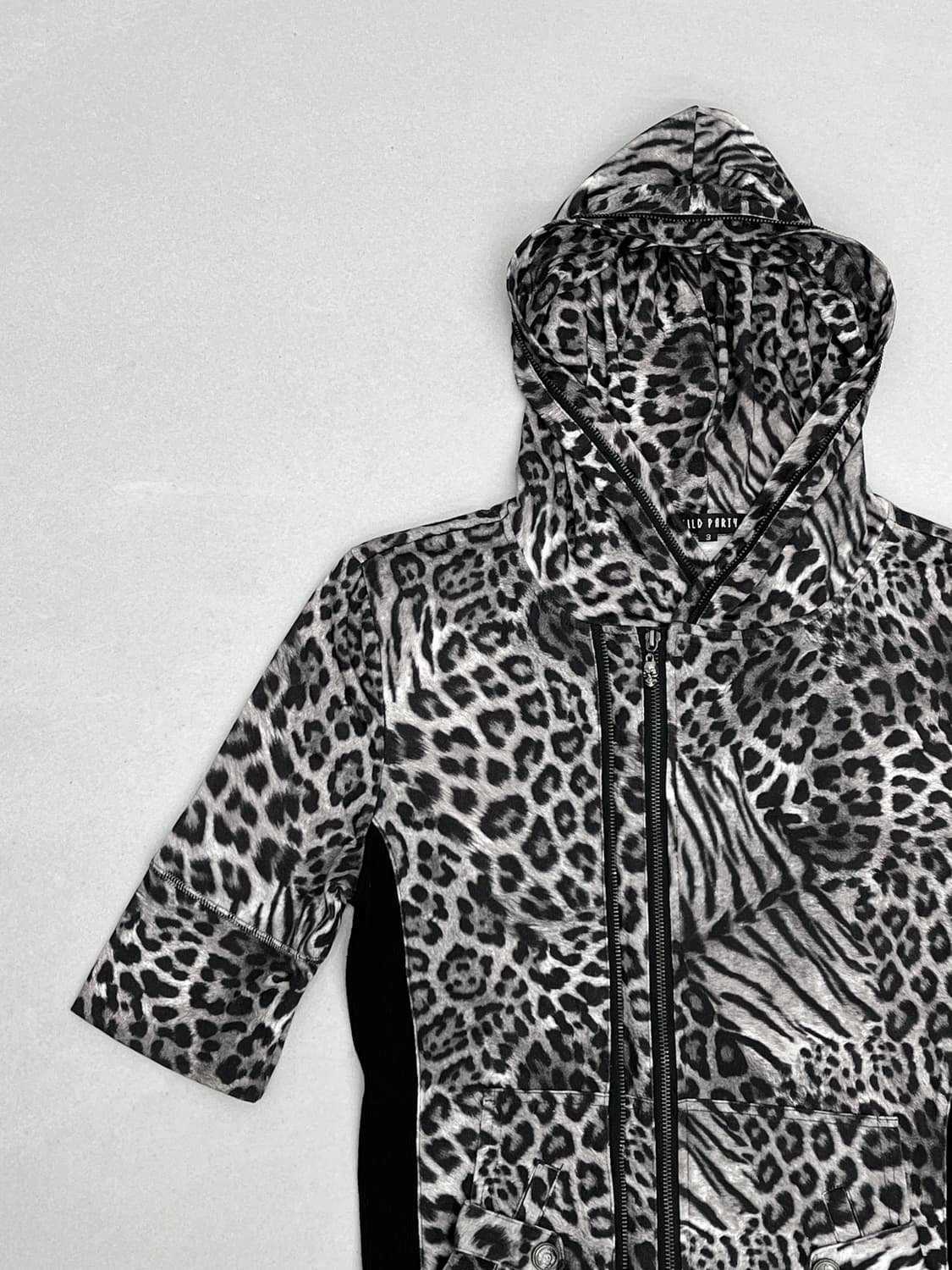 WILD PARTY 레오파드 반팔 후드 집업 상품이미지2