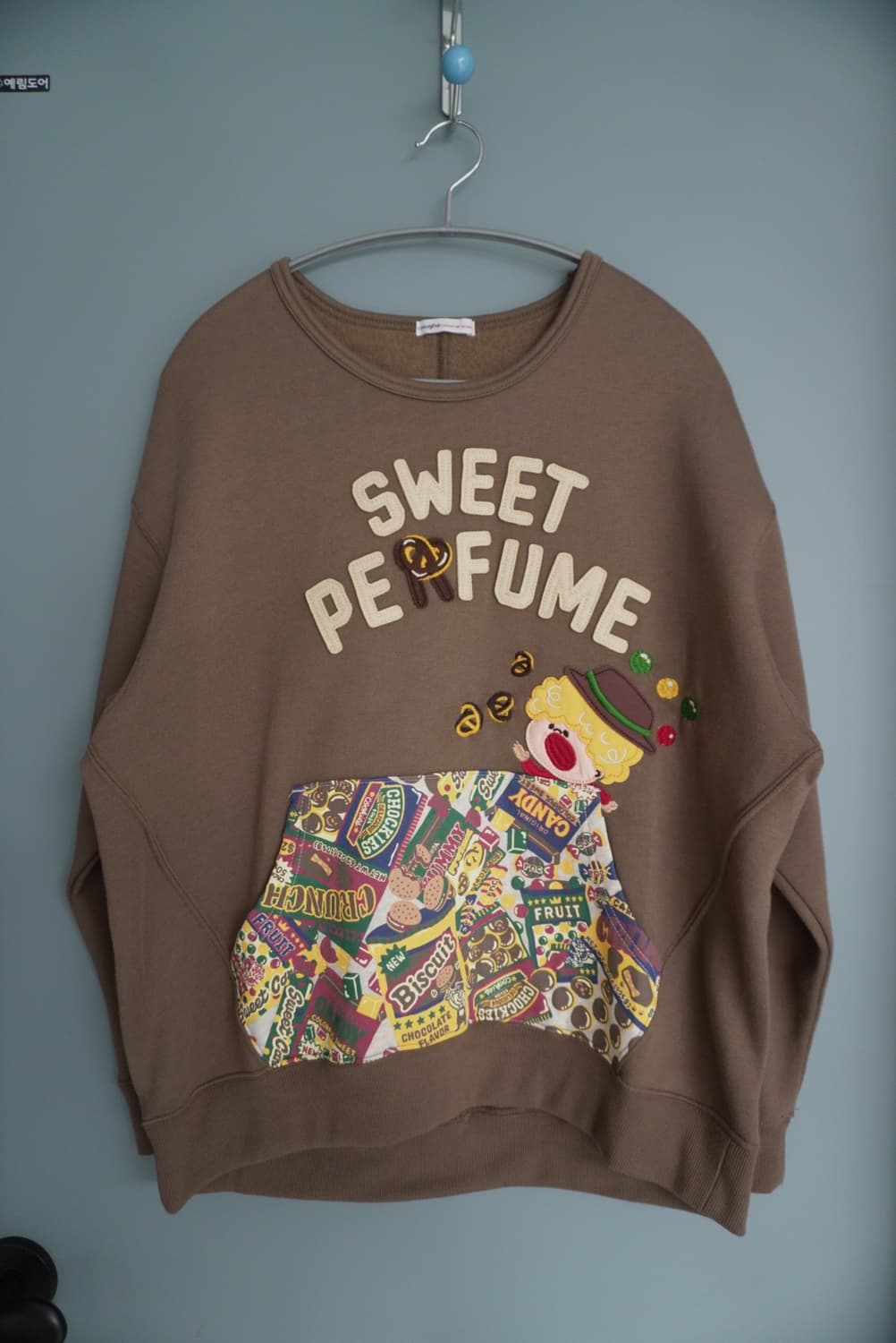 패치 자수 포인트 맨투맨 상품이미지1