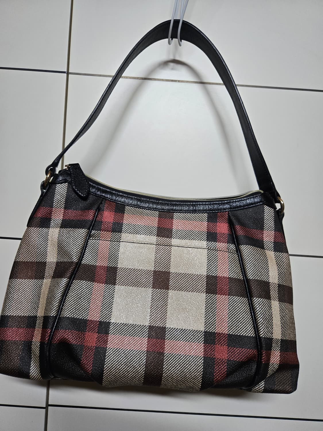 닥스  시그니처 체크패턴 호보 미듐 가죽 숄더백(새상품 컨디션) 상품이미지3