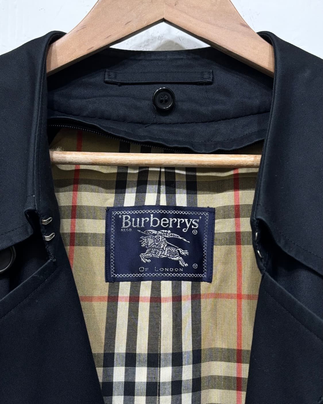 Burberry 버버리 블랙컬러 벨티드 더블 트렌치 코트 상품이미지9