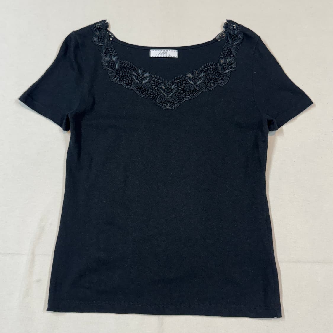 L) Zelal Motomachi 레이스 디테일 코튼 리넨 반팔 티셔츠 상품이미지2