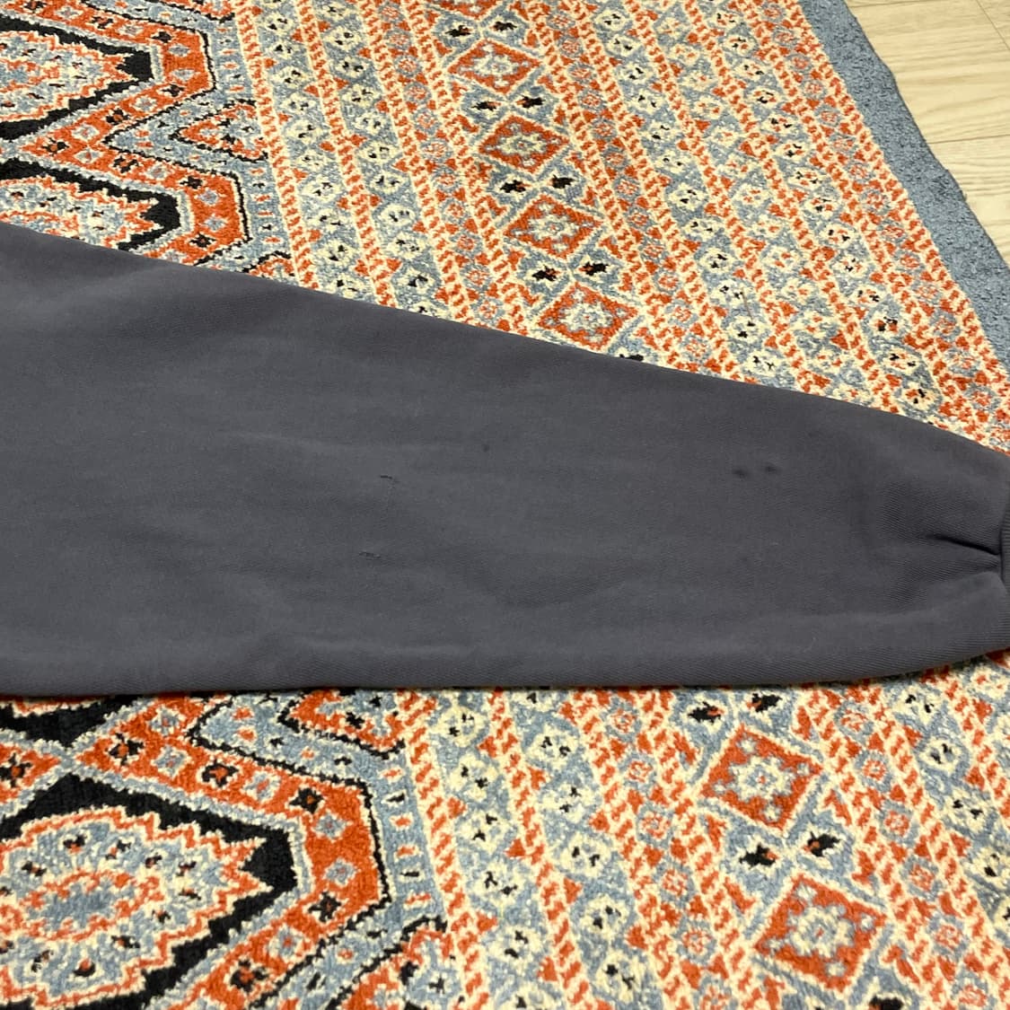 비바스튜디오 스펠로고 차콜 맨투맨 남성L 상품이미지3