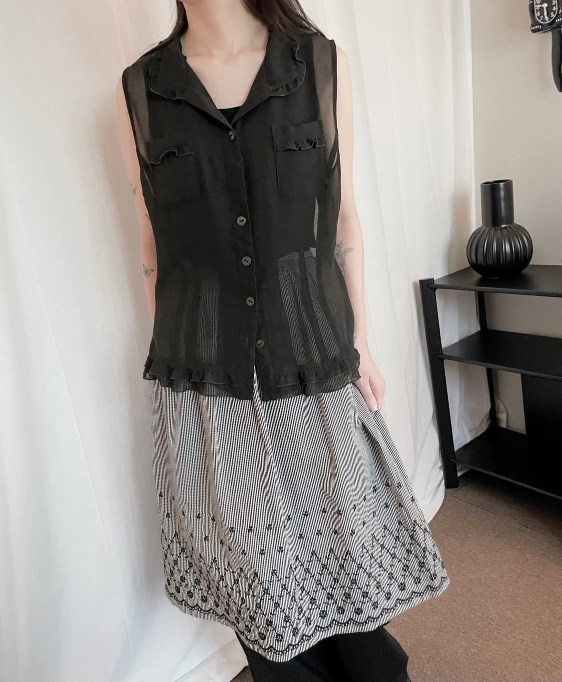 Ruffle Detail Sheer Vest - Dark Brown 상품이미지4
