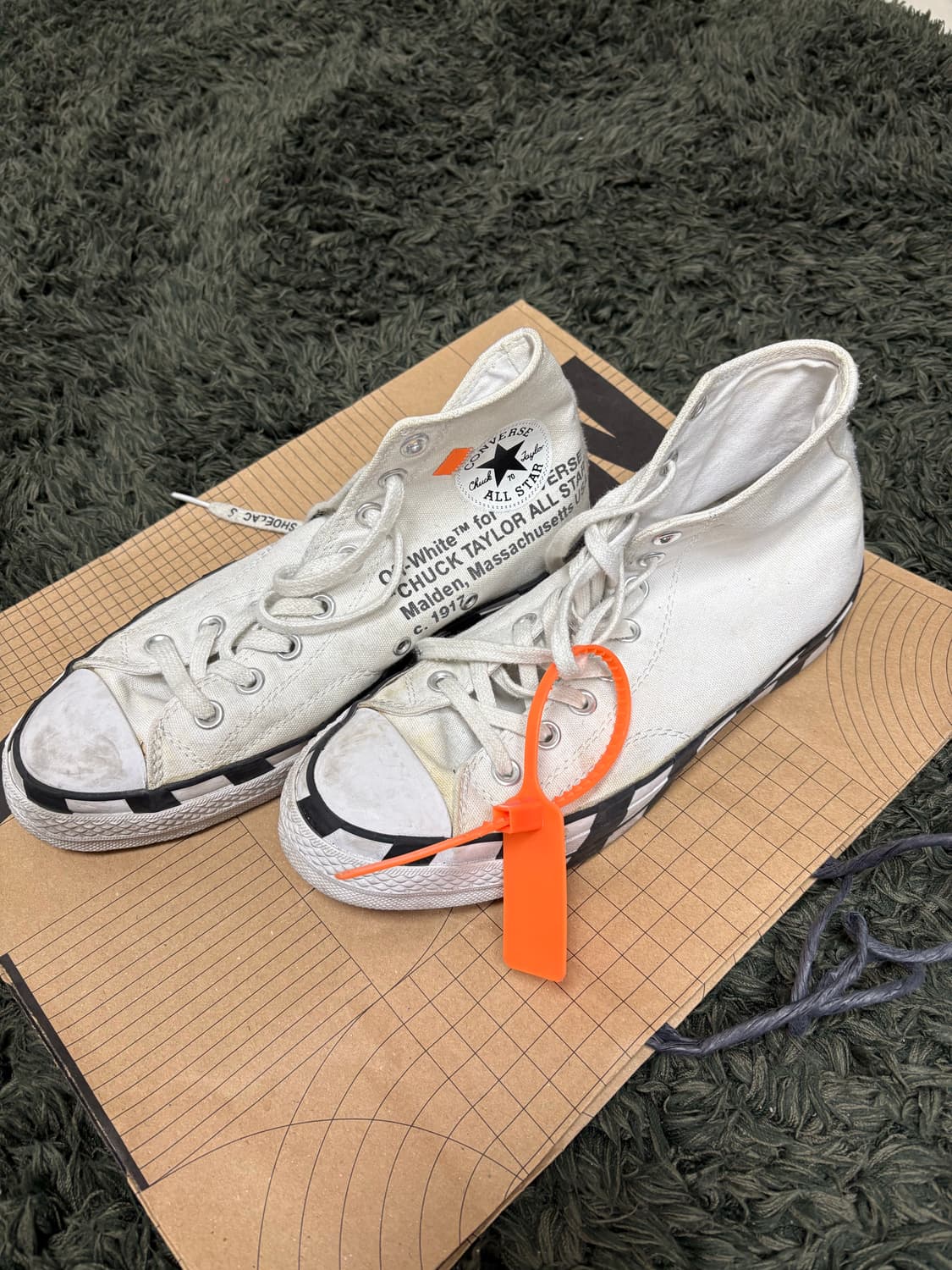 오프화이트 컨버스 척 하이 상품이미지1