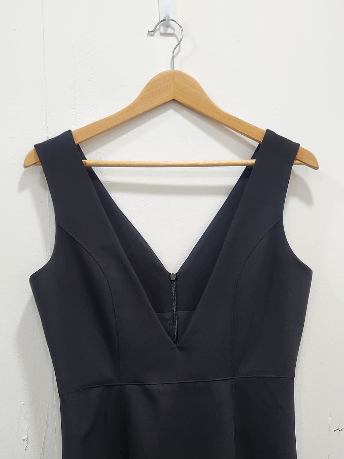 [1] 아이엠리버티 블랙 V넥 슬림핏 원피스 1사이즈 상품이미지2