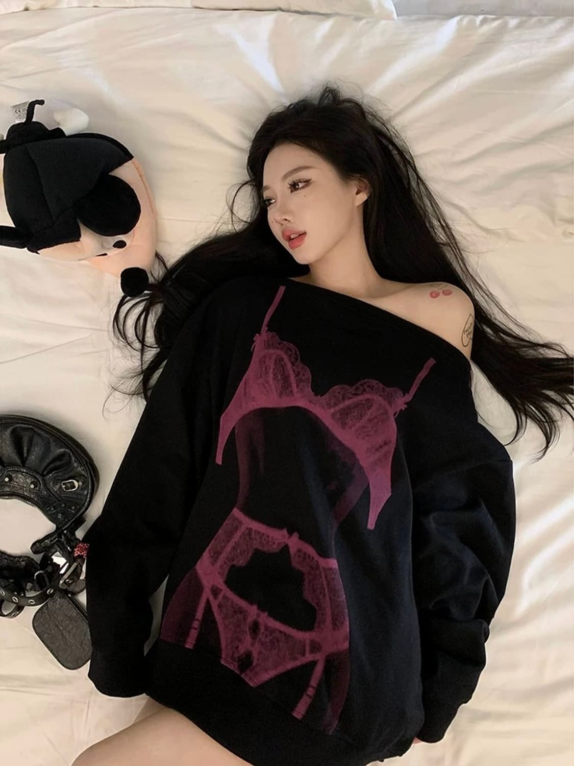 오프숄더 란제리 프린팅 오버핏 맨투맨 상품이미지3