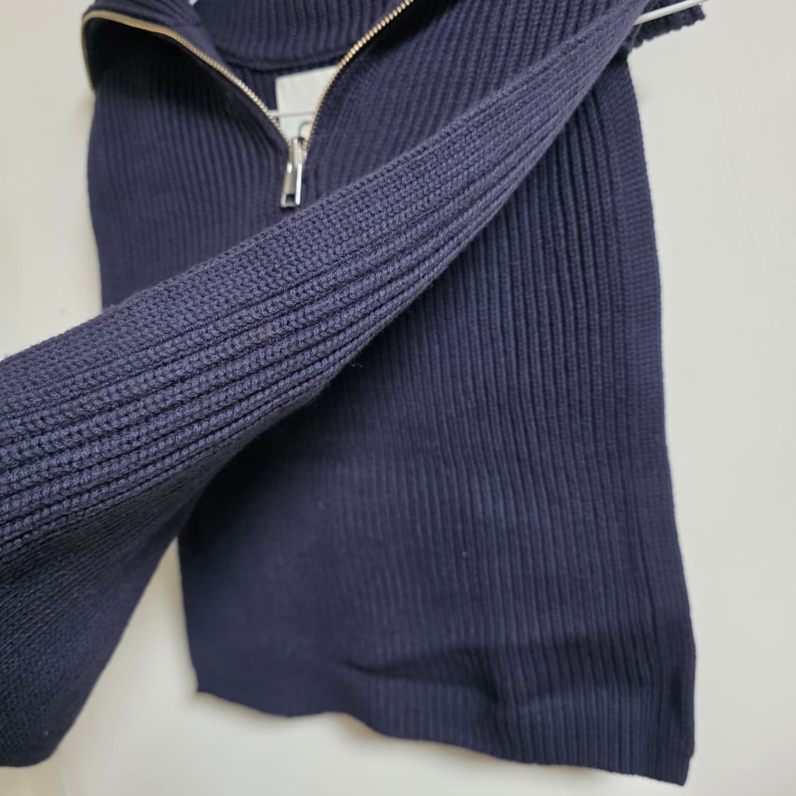 새상품) COS 코스 빕 하프지퍼 니트 베스트 네이비 상품이미지5