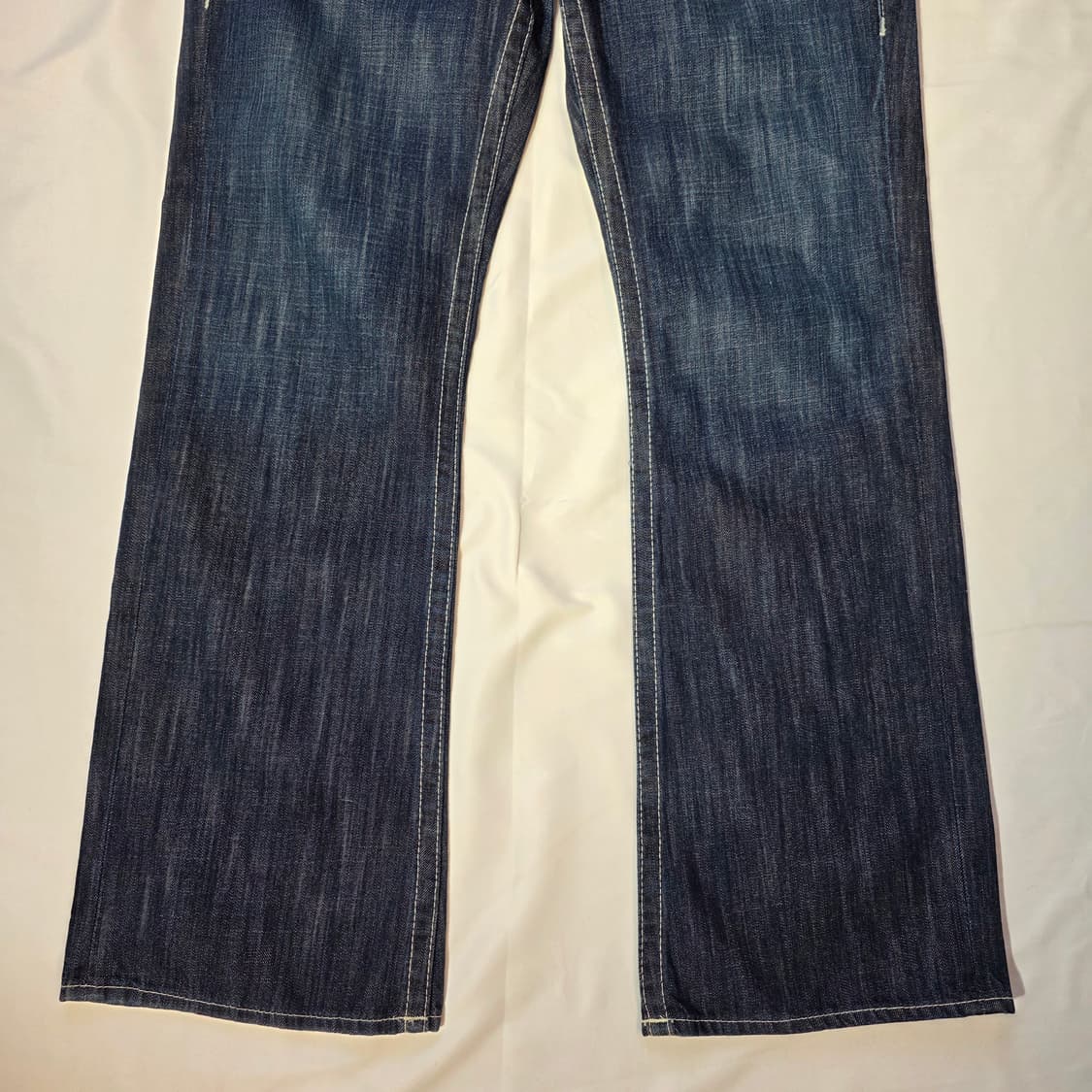 [33]트루릴리전 USA 가죽 빅로고 부츠컷 데님팬츠 상품이미지3