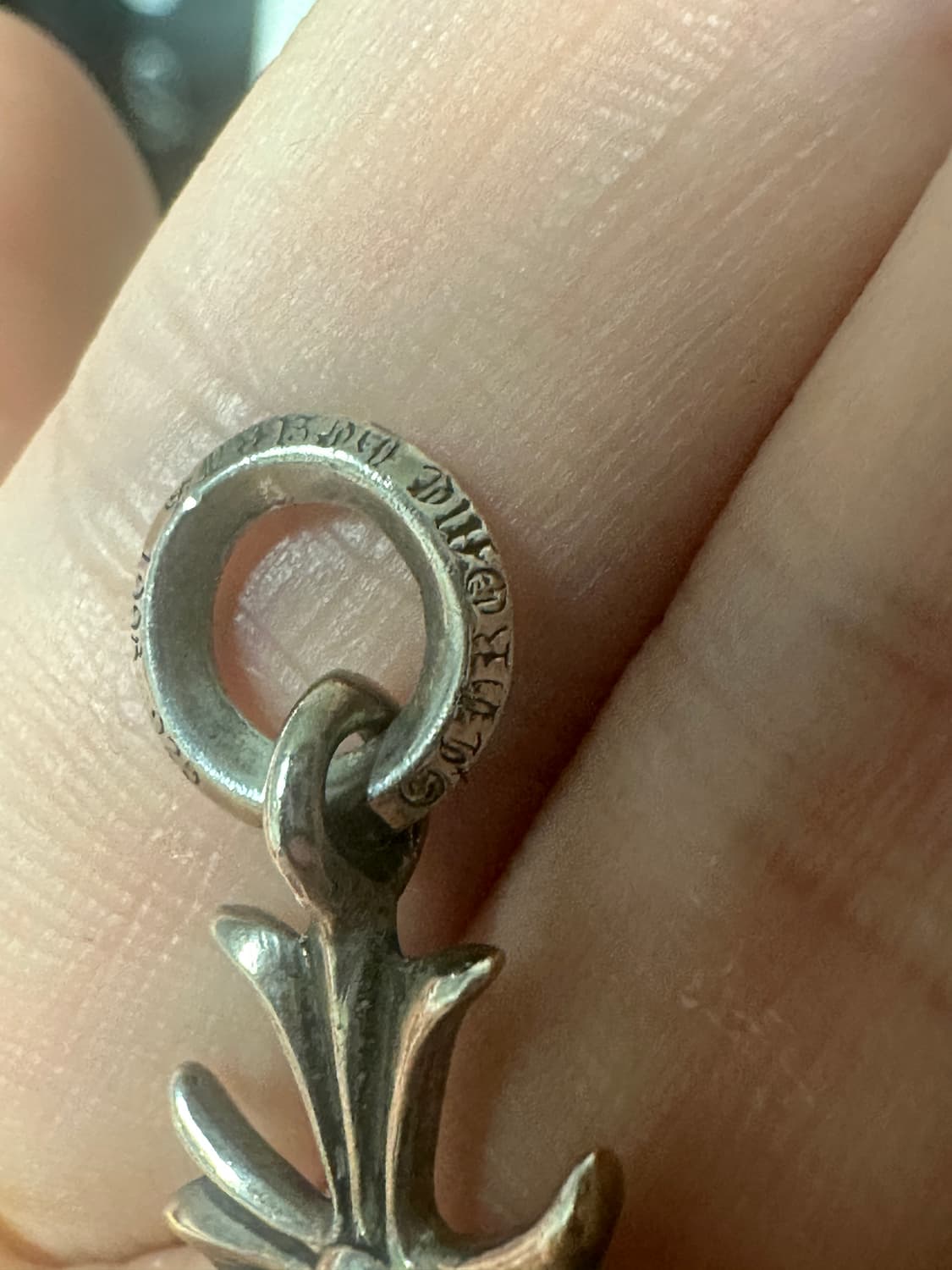 크롬하츠 타이니 크로스 참 상품이미지4