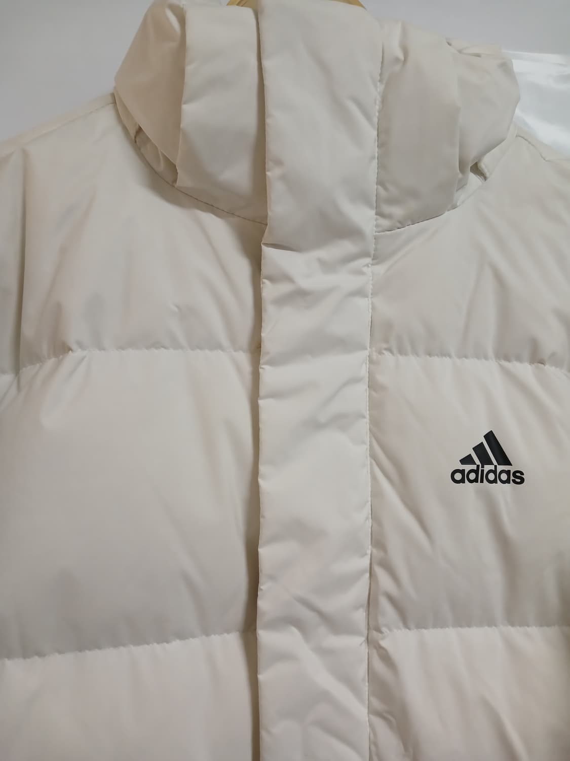 (M,95)아디다스 남녀공용 푸피 롱 다운패딩 화이트 상품이미지3