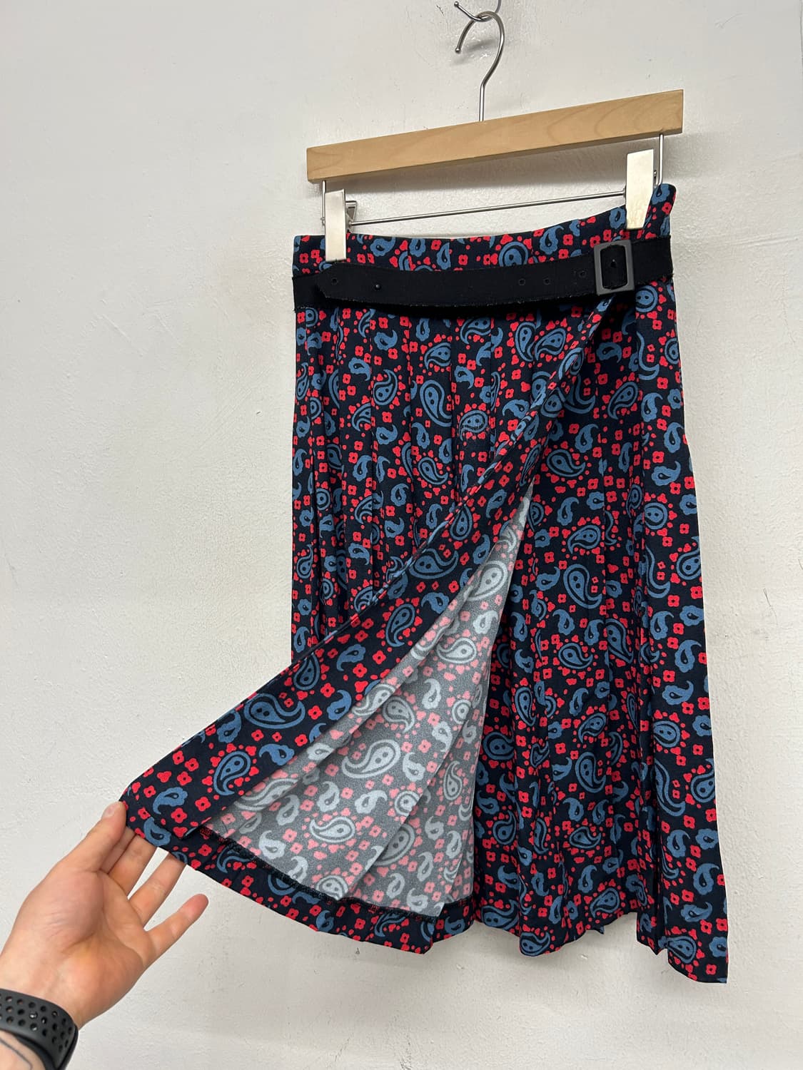 메종 키츠네 플로럴 프린트 벨티드 플리츠 스커트 상품이미지3