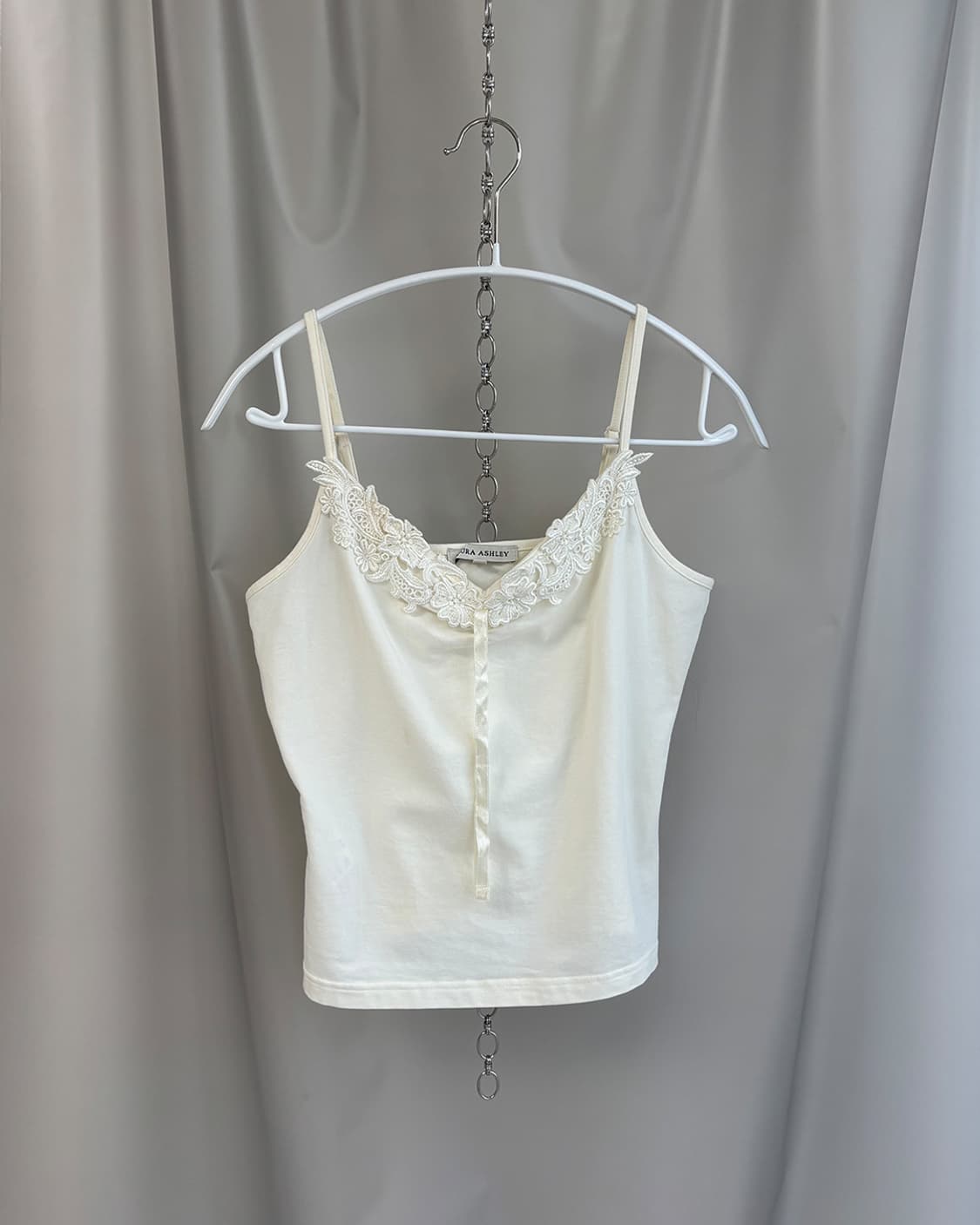LAURA ASHLEY creamy lace strap sleeveles 상품이미지1
