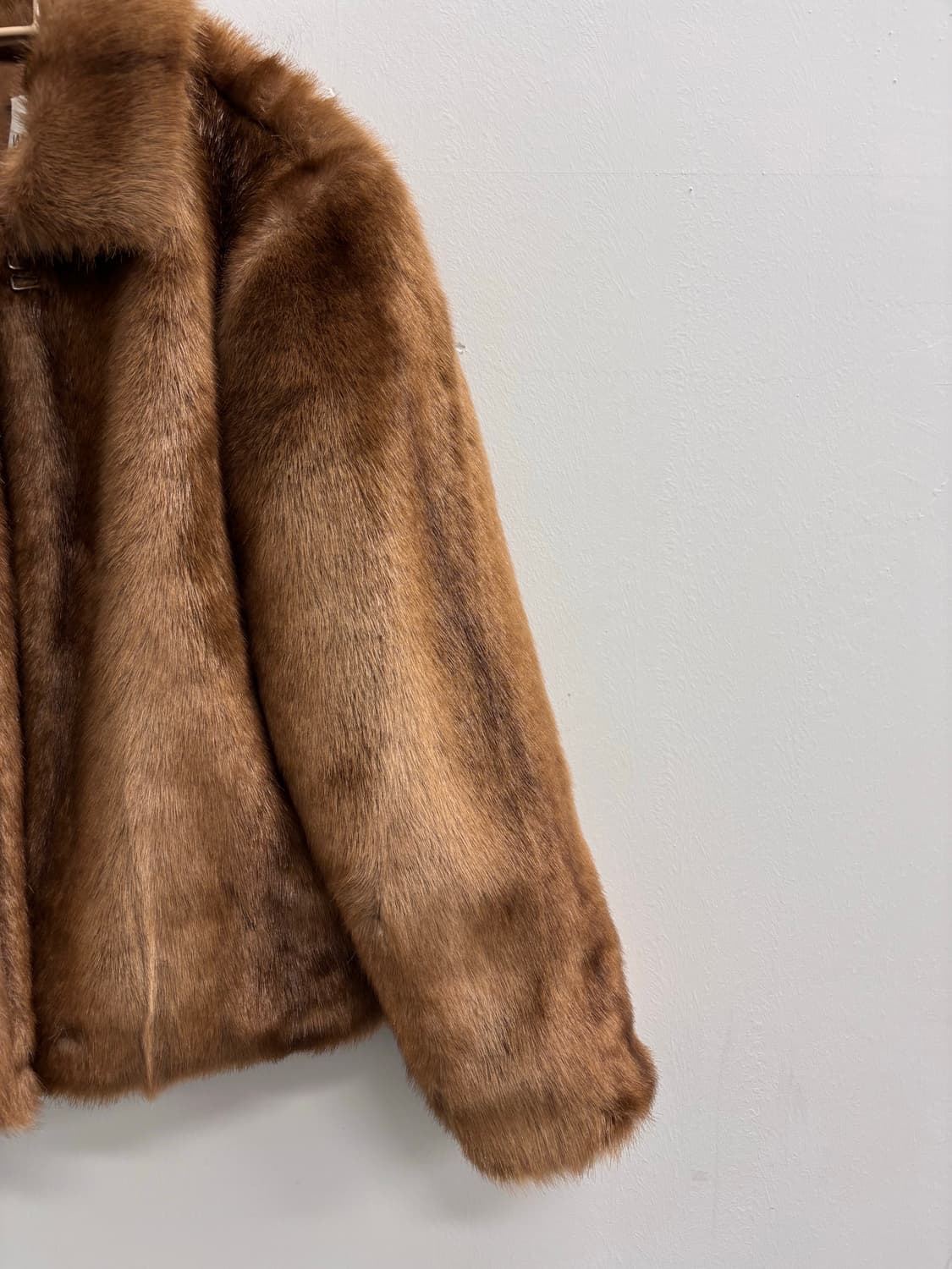 위아(we are) 페이크 밍크 퍼 자켓 브라운 상품이미지5