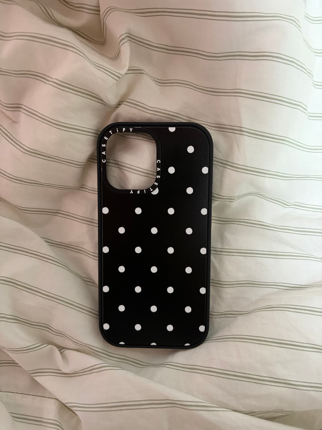 케이스티파이 도트블랙 아이폰17 상품이미지1