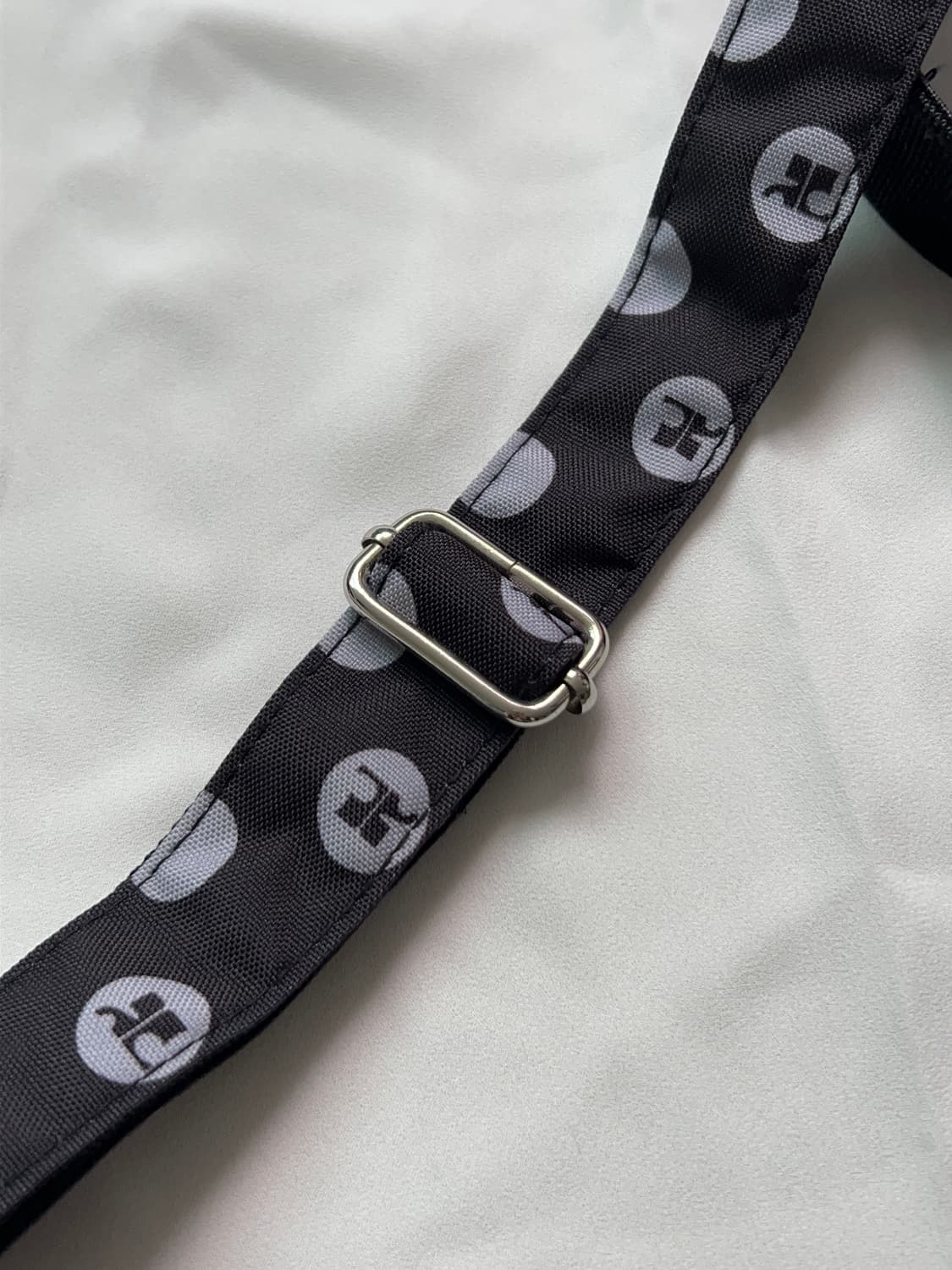 Courreges dot crossbag 꾸레쥬 도트 크로스백 상품이미지3