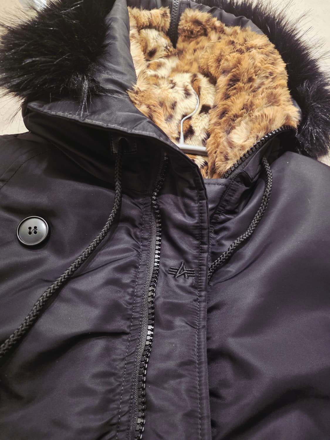 스투시 x 알파 인더스트리 N-2B 숏 웨이스트 파카 블랙 상품이미지5