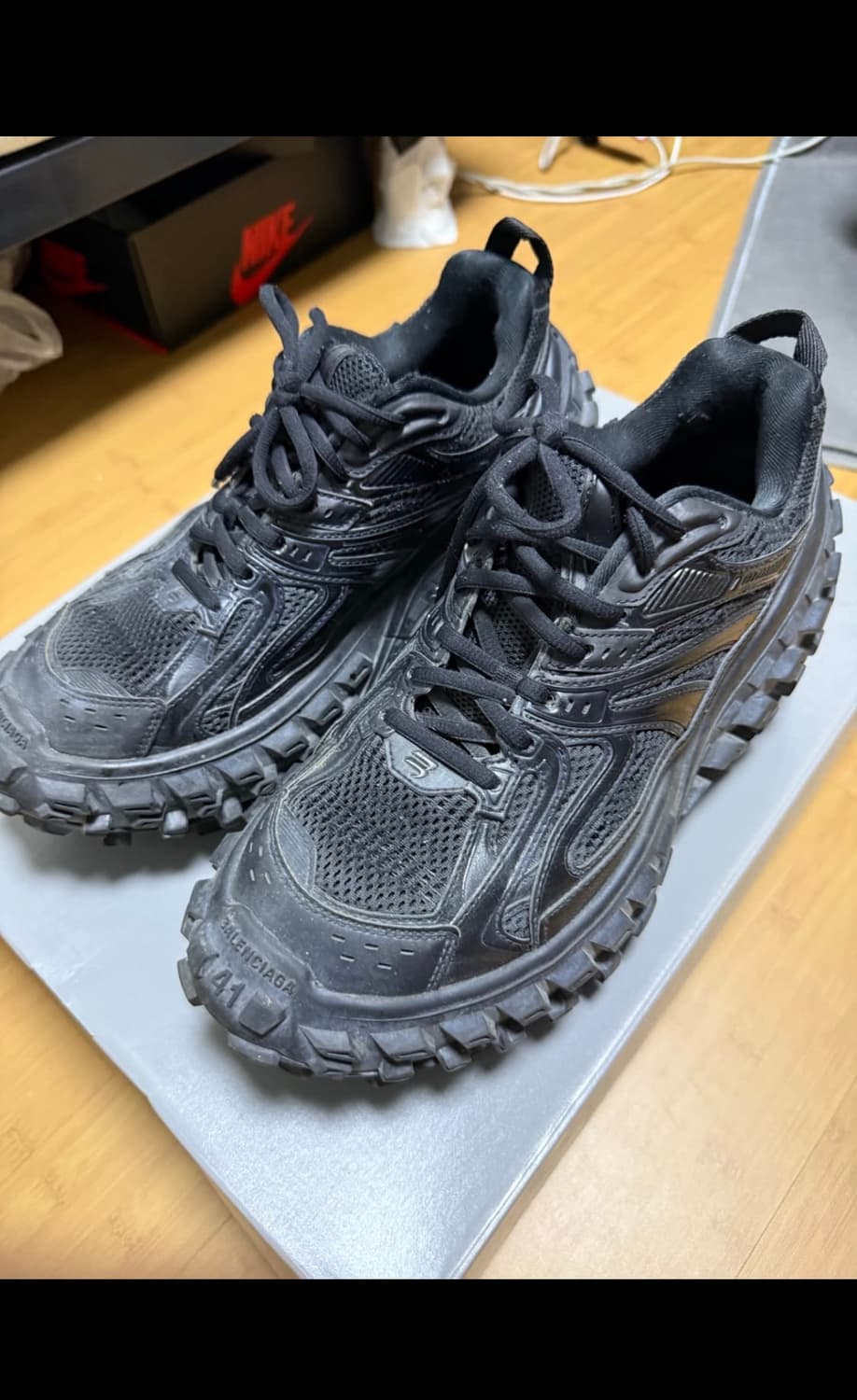 발렌시아가 디펜더 41 상품이미지1