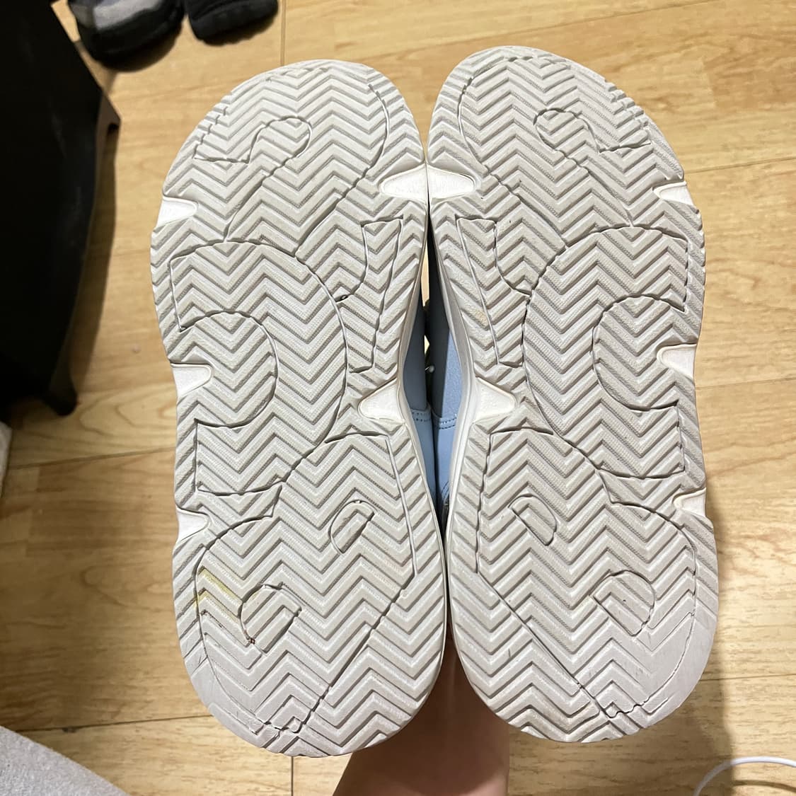 (245mm) 슈콤마보니 푸에고 스니커즈 (청하 착용) 상품이미지5