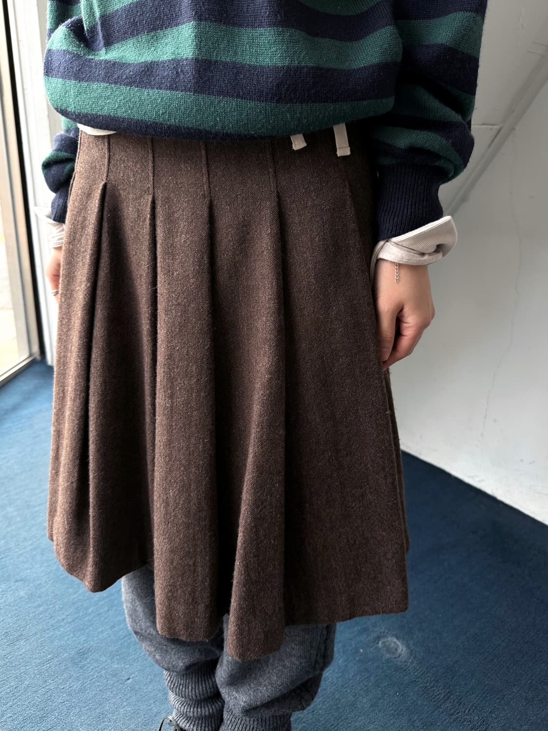 Tweed fabric pleated mid skirt 상품이미지7