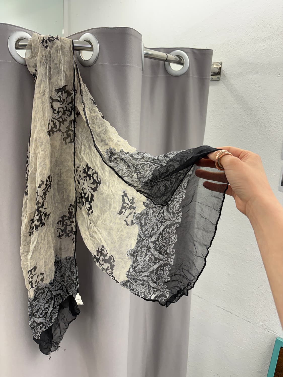 실크쉬폰 페이즐리 스카프 상품이미지1