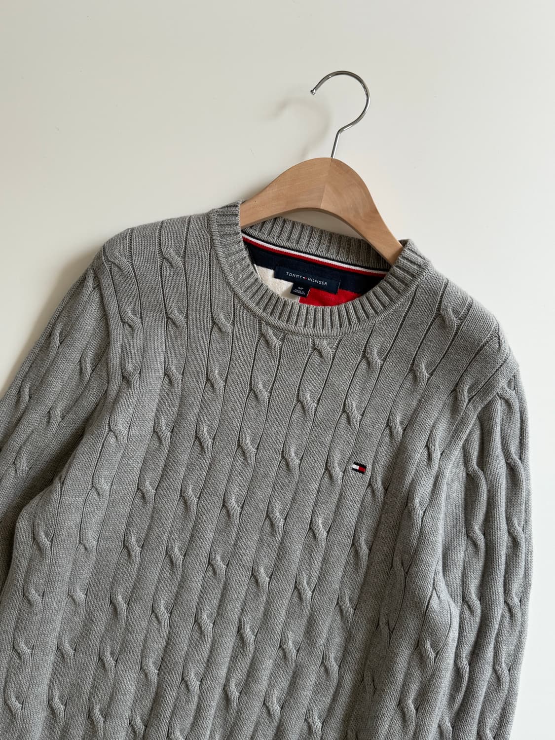 Tommy 타미힐피거 플래그자수 그레이컬러 코튼 케이블 니트 상품이미지4