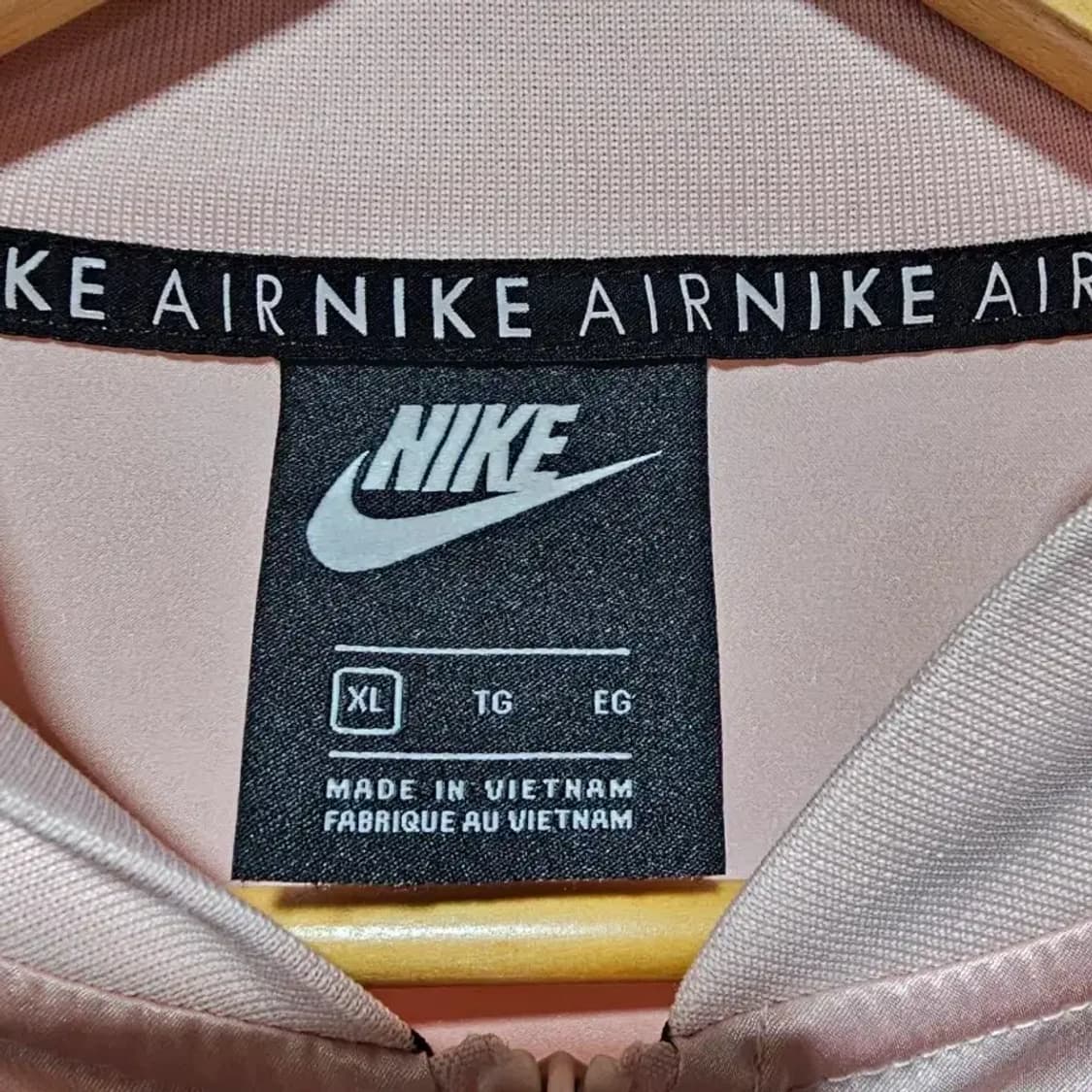 나이키 에어 핑크 새틴 봄버 자켓 상품이미지6